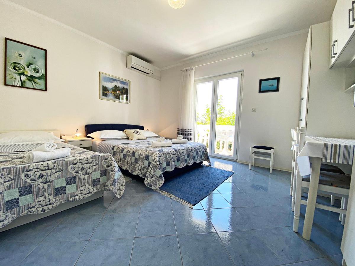 Apartments And Rooms Katarina Zivogosce Bagian luar foto