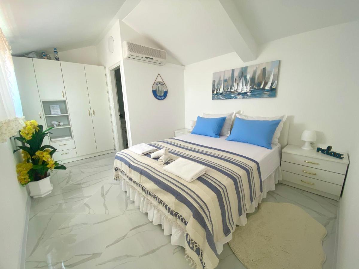 Apartments And Rooms Katarina Zivogosce Bagian luar foto