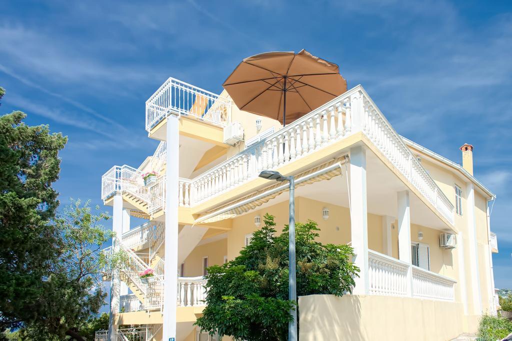 Apartments And Rooms Katarina Zivogosce Bagian luar foto