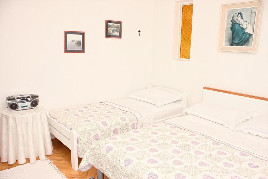 Apartments And Rooms Katarina Zivogosce Bagian luar foto