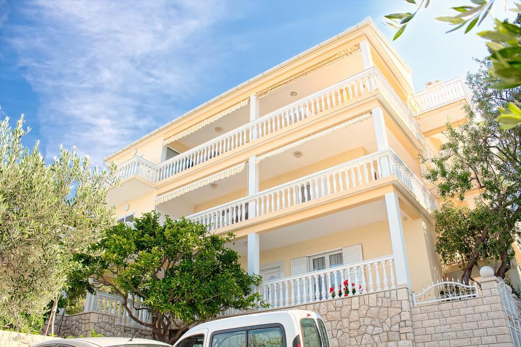 Apartments And Rooms Katarina Zivogosce Bagian luar foto