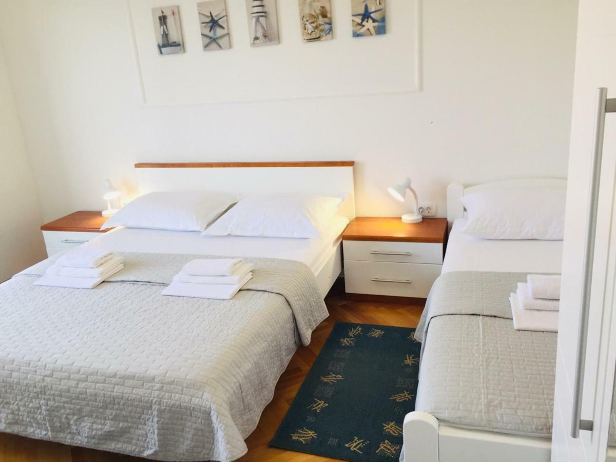 Apartments And Rooms Katarina Zivogosce Bagian luar foto